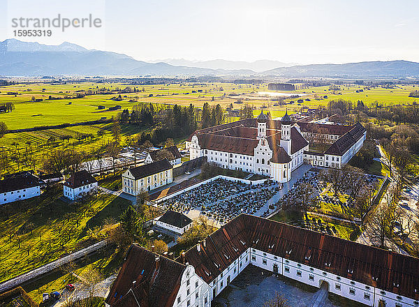 Deutschland  Bayern  Bad Heilbrunn  Drohnenansicht des Klosters Benediktbeuern