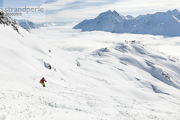 Österreich  Vorarlberg  Mannskifahren im Arlbergmassiv