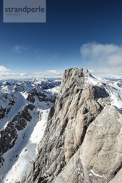 Italien  Trentino  Blick auf den schneebedeckten Berg Marmolada