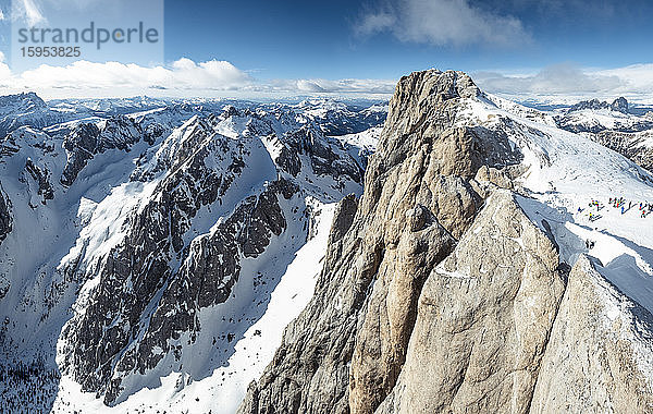 Italien  Trentino  Blick auf den schneebedeckten Berg Marmolada