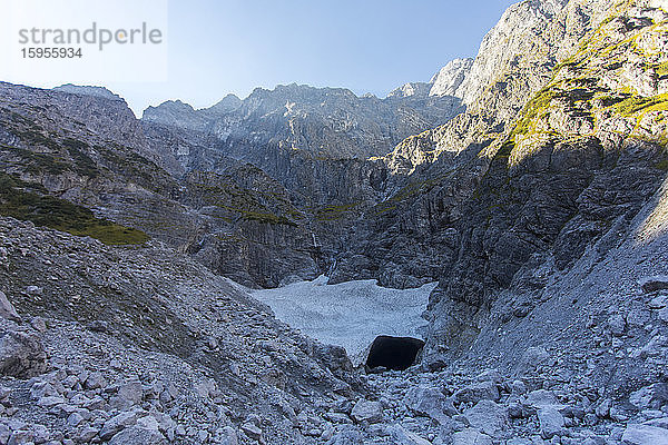 Deutschland  Bayern  Berchtesgaden  Landschaft des Watzmanngletschers und des Schneefeldes Eiskapelle