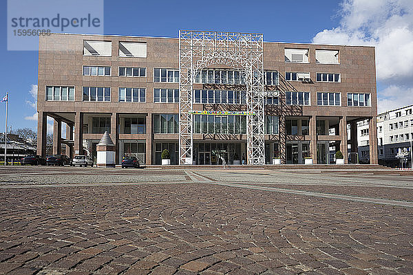 Deutschland  Nordrhein-Westfalen  Dortmund  Friedensplatz und neues Rathaus