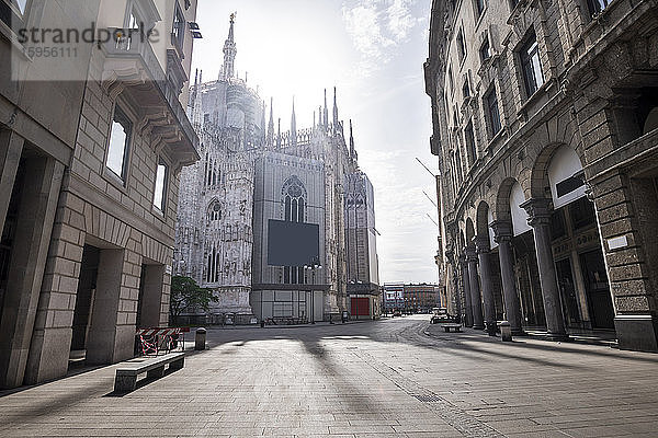 Italien  Mailand  Straße Corso Vittorio Emanuele II mit dem Mailänder Dom im Hintergrund während des COVID-19-Ausbruchs