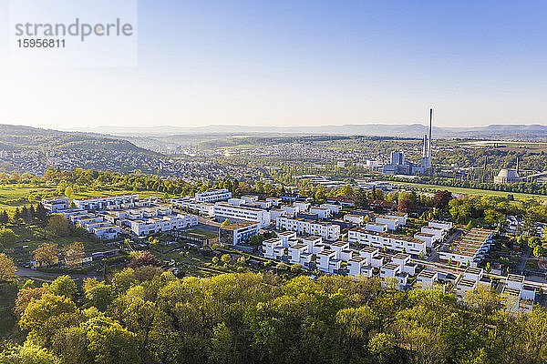 Deutschland  Baden-Württemberg  Esslingen  Luftaufnahme eines modernen Vorortes