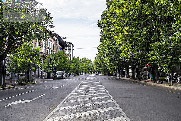 Italien  Mailand  leere Straße Via Dante während des COVID-19-Ausbruchs