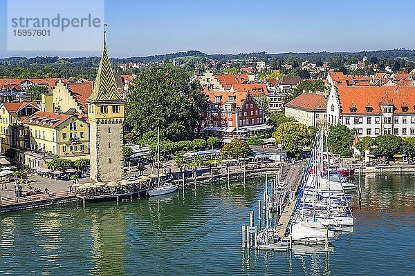 Seepromenade  Hafenplatz  Alter Leuchtturm  Mangturm oder Mangenturm  im Hafen  Bodensee  Insel Lindau  Lindau am Bodensee  Schwaben  Deutschland  Europa