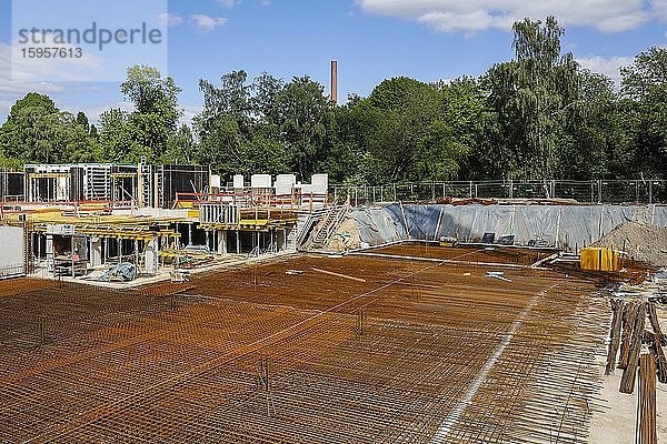 Ausgelegte Baustahlmatten für Betonage  Bodenplatte für Tiefgarage  Neubau Mehrfamilienhäuser  Baustelle  Essen  Nordrhein-Westfalen  Deutschland  Europa