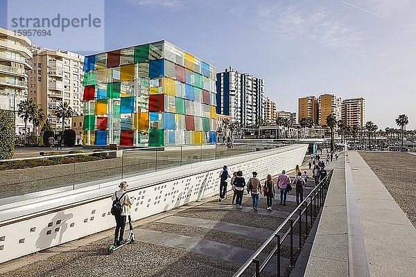 Glaskubus des Centre Pompidou  neues Hafenviertel mit Hafenpromenade Muelle Uno  Malaga  Andalusien  Spanien  Europa