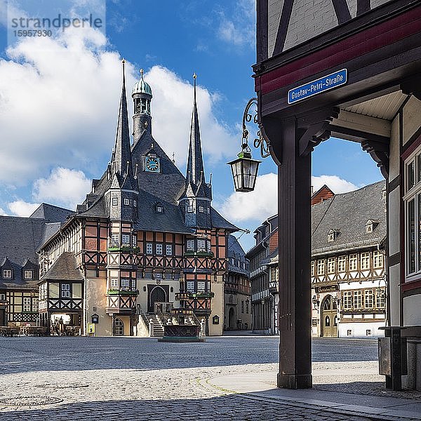 Marktplatz und historisches Rathaus  Wernigerode  Harz  Sachsen-Anhalt  Deutschland  Europa