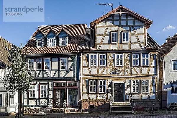 Historische Fachwerkhäuser  rechts Alte Apotheke  Steinau an der Straße  Hessen  Deutschland  Europa