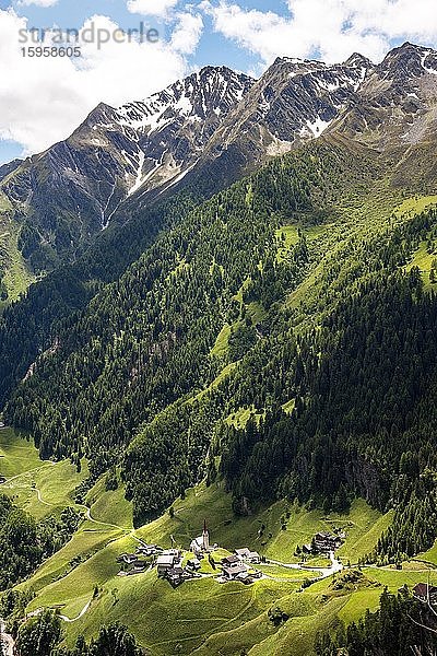 Bergdorf nahe Timmelsjoch  Tirol  Österreich  Europa