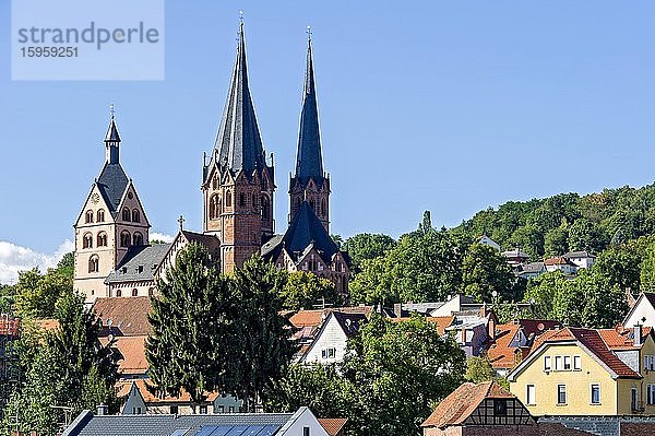 Romanische Marienkirche  Gelnhausen  Main-Kinzig-Kreis  Hessen  Deutschland  Europa