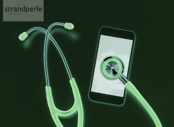 Telemedizin  Stethoskop mit Online-Verbindung zu einem Smartphone  um eine Verbindung zu einer medizinischen Fachkraft zur Diagnose eines Gesundheitszustands herzustellen.