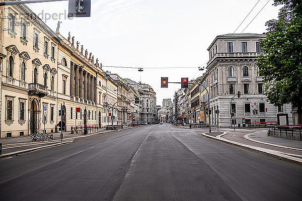 Leere Straßen in der Stadt Mailand während der Sperrzeit des Corona-Virus