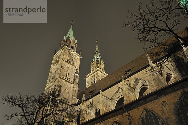 Lorenzkirche bei Nacht  Nürnberg  Bayern  Deutschland