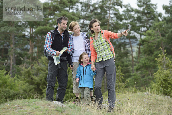 Familie auf einer Wanderung