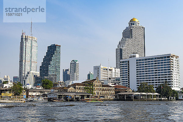 Skyline von Bangkok  Fluss Chao Phraya  Bangkok  Thailand  Südostasien  Asien