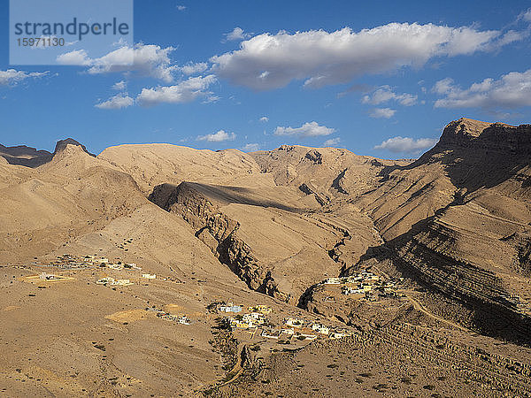 Kleines Dorf am Fuße des Wadi Bani Khalid  Sultanat Oman  Naher Osten
