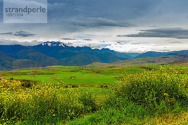 Schneebedeckte Berge im Heiligen Tal  Peru  Südamerika