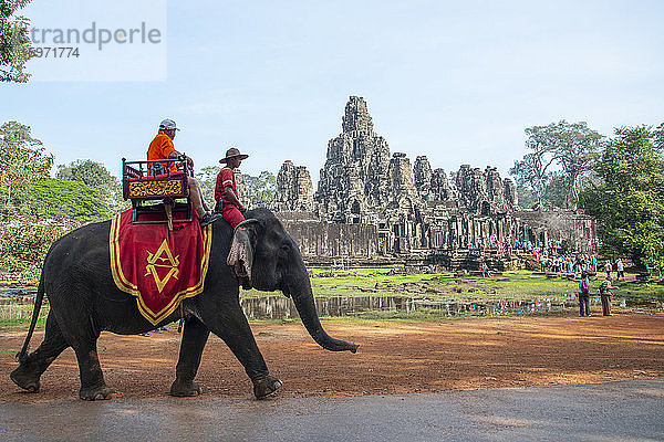Elefantenritt im archäologischen Komplex von Angkor  UNESCO-Weltkulturerbe  Siem Reap  Kambodscha  Indochina  Südostasien  Asien