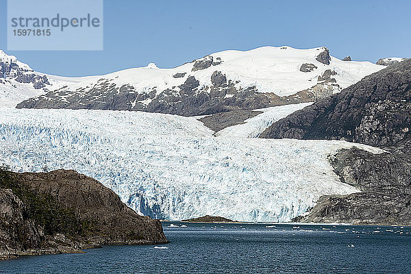 Asienfjord und Brujo-Gletscher  Chilenische Fjorde  Chile  Südamerika