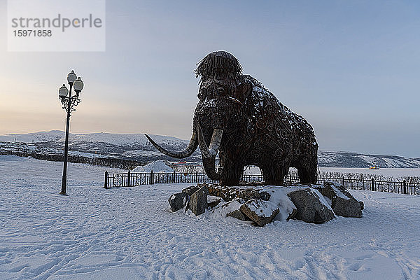 Mammut-Denkmal in der Bucht von Nagaev  Magadan  Gebiet Magadan  Russland  Eurasien