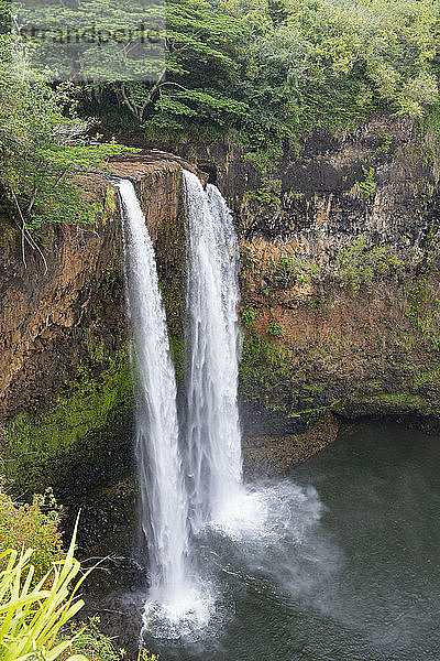 Die Wailua-Wasserfälle auf Kauai im Frühling  Kauai  Hawaii  Vereinigte Staaten von Amerika  Nordamerika