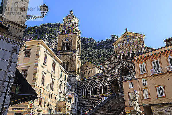 Kathedrale  blauer Himmel  Sonne  Amalfi  Costiera Amalfitana (Amalfiküste)  UNESCO-Weltkulturerbe  Kampanien  Italien  Europa