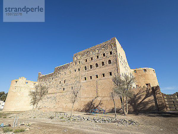 Außenansicht der Burg von Jabreen  einer Festung aus dem 17. Jahrhundert in der Nähe von Bahla  Sultanat Oman  Naher Osten