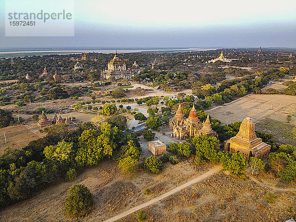 Luftaufnahme der Tempel von Bagan (heidnisch)  Myanmar (Burma)  Asien