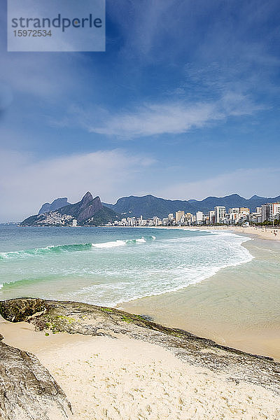 Blick vom Arpoador-Felsen auf den Strand von Ipanema  Arpoador  Rio de Janeiro  Brasilien  Südamerika