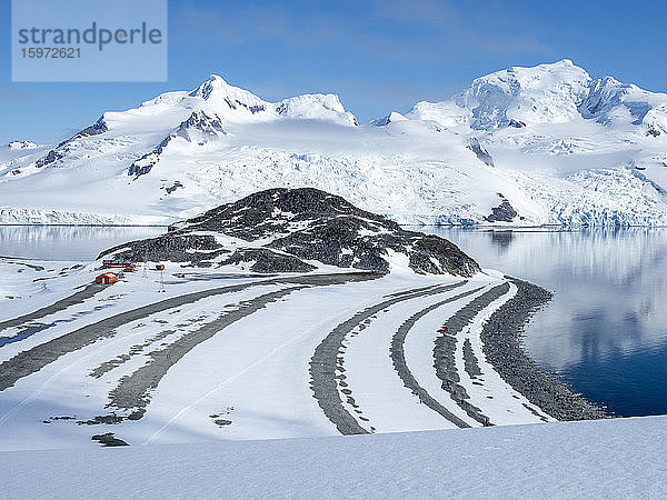 Die argentinische Forschungsstation Camara auf der Halbmondinsel  Süd-Shetland-Inseln  Antarktis  Polarregionen