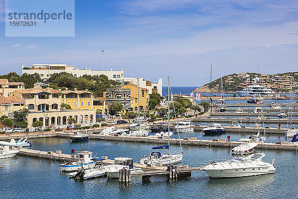 Blick auf Marina  Porto Cervo  Costa Smeralda  Provinz Sassari  Sardinien  Italien  Mittelmeer  Europa