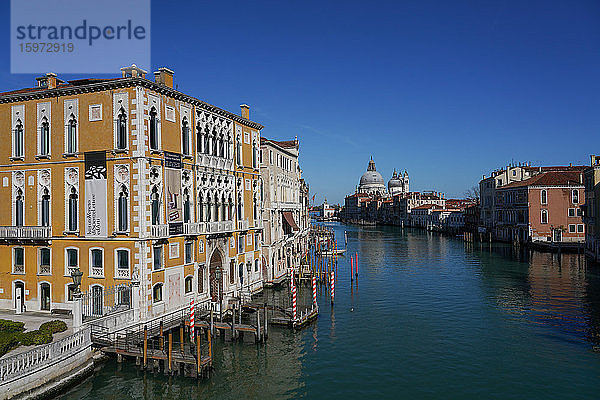 Palazzo Cavalli Franchetti am Canal Grande von Venedig während der Sperrung des Coronavirus  Venedig  UNESCO-Weltkulturerbe  Venetien  Italien  Europa