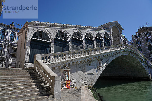 Rialto-Brücke während der Sperrung des Coronavirus  Venedig  UNESCO-Weltkulturerbe  Venetien  Italien  Europa