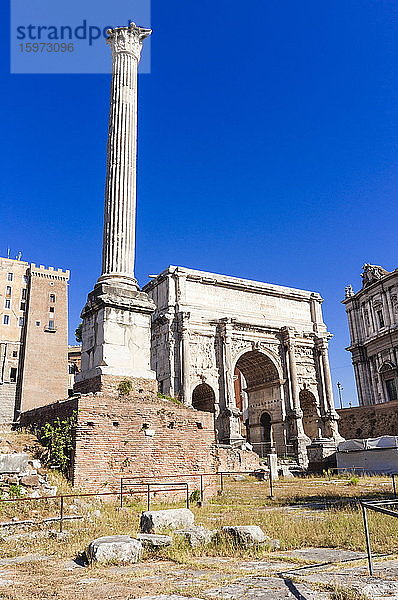 Säule der Phökas  Septimius-Severus-Bogen  Römisches Forum  UNESCO-Weltkulturerbe  Rom  Latium  Italien  Europa