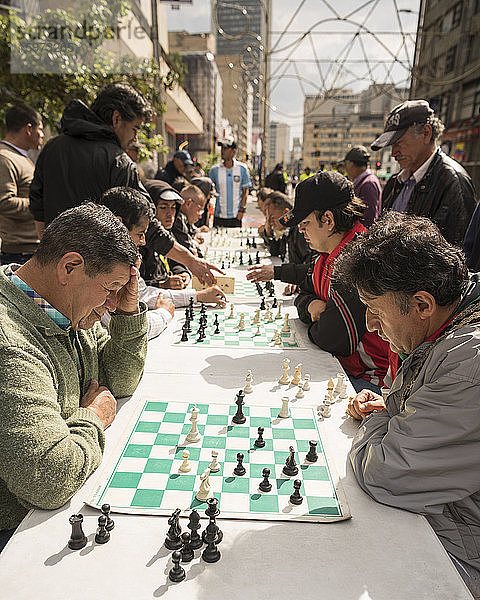 Schach spielende Männer  La Candelaria  Bogota  Cundinamarca  Kolumbien  Südamerika