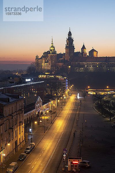 Schloss Wawel bei Sonnenaufgang  UNESCO-Weltkulturerbe  Krakau  Polen  Europa