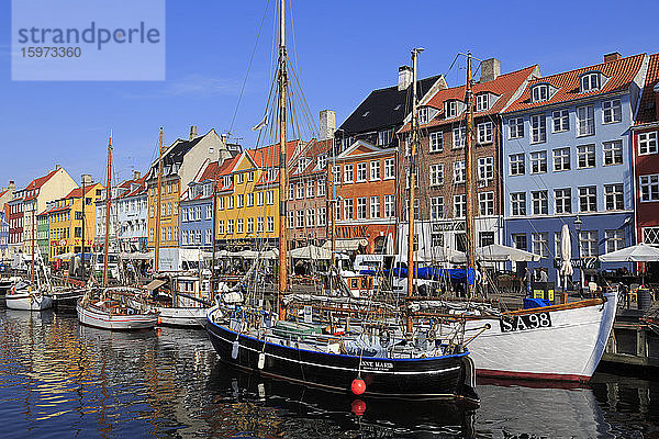 Boote auf dem Nyhavn-Kanal  Kopenhagen  Seeland  Dänemark  Skandinavien  Europa