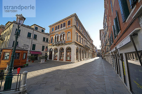Calle Larga XXII Marzo während der Sperrung des Coronavirus  UNESCO-Weltkulturerbe  Venetien  Italien  Europa  Italien  Europa