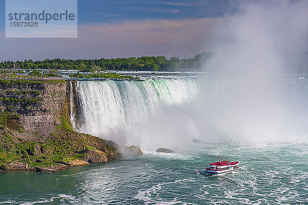 Horseshoe Falls  Hornblower Boat Tour  Niagarafälle  Ontario  Kanada  Nordamerika
