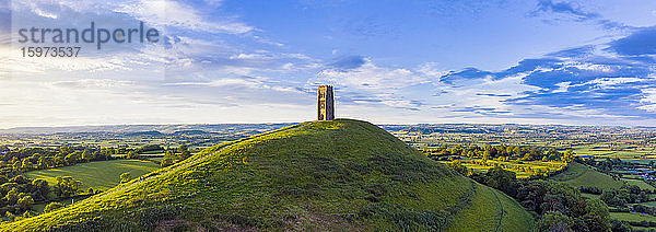 St. Michael's Church Tower auf Glastonbury Tor  Glastonbury  Somerset  England  Vereinigtes Königreich  Europa