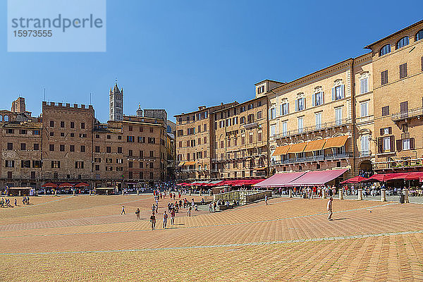 Ansicht der Piazza del Campo und der Kathedrale von Siena (Dom)  UNESCO-Weltkulturerbe  Siena  Toskana  Italien  Europa