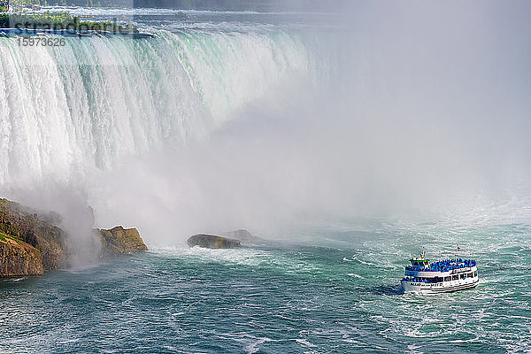 Horseshoe Falls  Bootsfahrt mit Maid of the Mist  Niagarafälle  Ontario  Kanada  Nordamerika