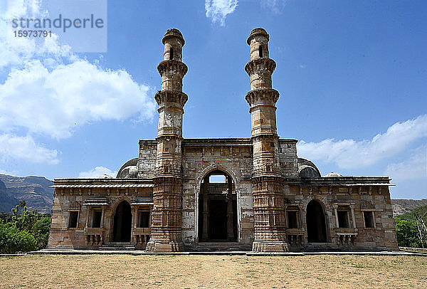 Nagina Masjid (Juwelenmoschee)  erbaut im 15. Jahrhundert während der Herrschaft von Mahmud Beghada  UNESCO-Weltkulturerbe  Champaner  Gujarat  Indien  Asien
