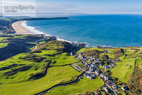 Luftaufnahme über Mortehoe und Woolacombe Bay  Nord-Devon  England  Vereinigtes Königreich  Europa