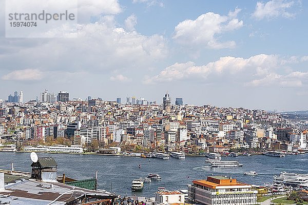 Ausblick von Süleymaniye-Moschee über die Stadt mit Galataturm  Istanbul  europäischer Teil  Provinz Istanbul  Türkei  Asien