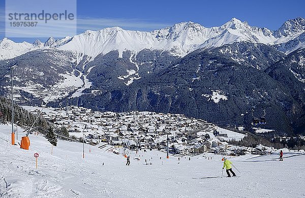 Ausblick auf Fiss  von der Möseralm aus  Skigebiet Serfaus Fiss Ladis  Tirol  Österreich  Europa