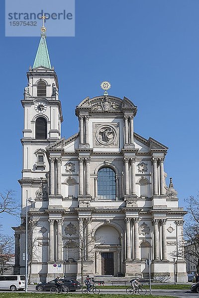 Die Neue Pfarrkirche St. Margaret  Sendling  München  Oberbayern  Bayern  Deutschland  Europa