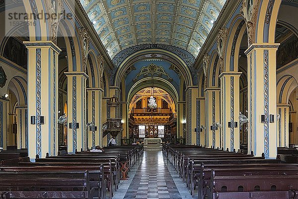 Das Kirchenschiff der Catedral de Nuestra Señora de la Asunción  Santiago de Cuba  Kuba  Mittelamerika